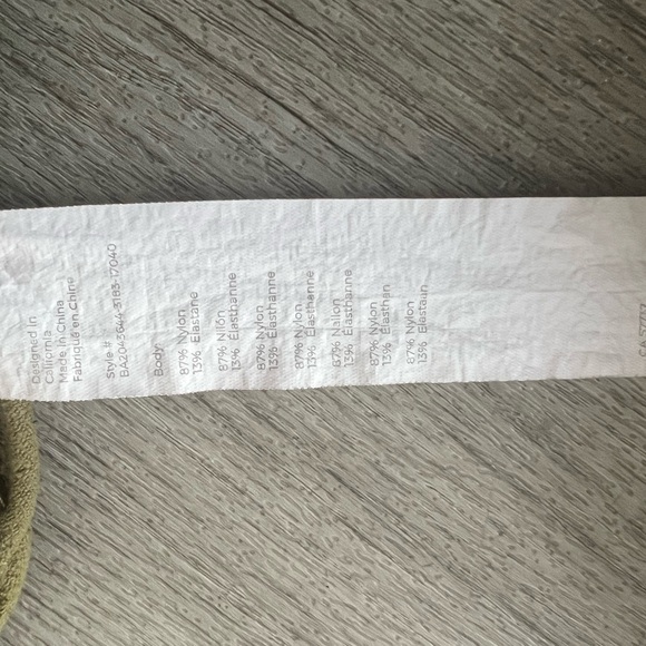 Fabletics  Green Sculptknit Sports Bra Size Medium - Picture 6 of 6